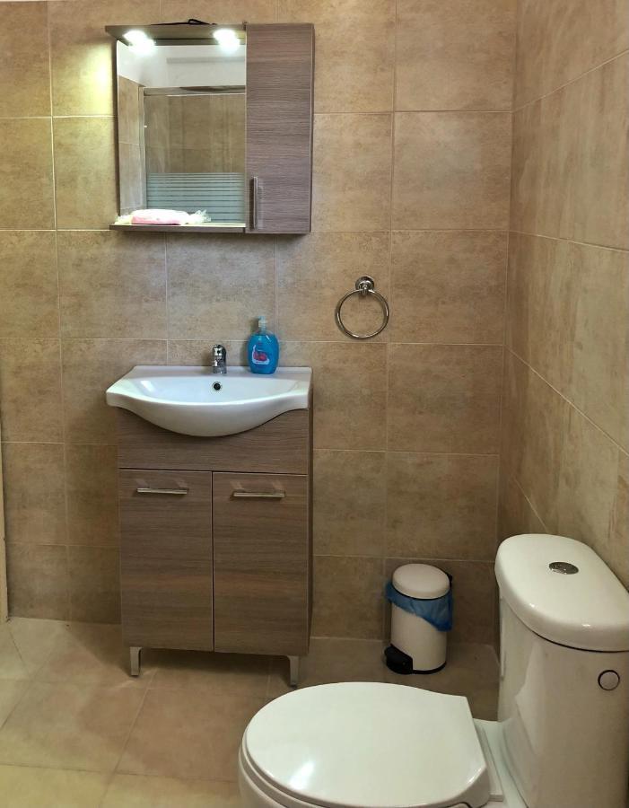 Blue Air Apartment 1Minute From Sea, 15 Min From The Airport Artemis City Center Exteriör bild