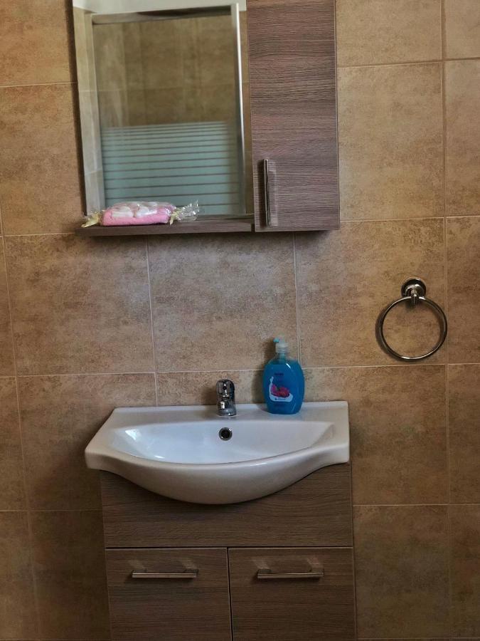 Blue Air Apartment 1Minute From Sea, 15 Min From The Airport Artemis City Center Exteriör bild