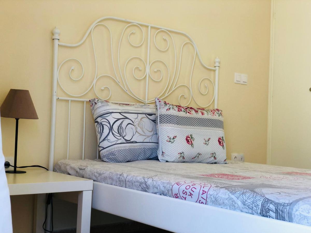 Blue Air Apartment 1Minute From Sea, 15 Min From The Airport Artemis City Center Exteriör bild